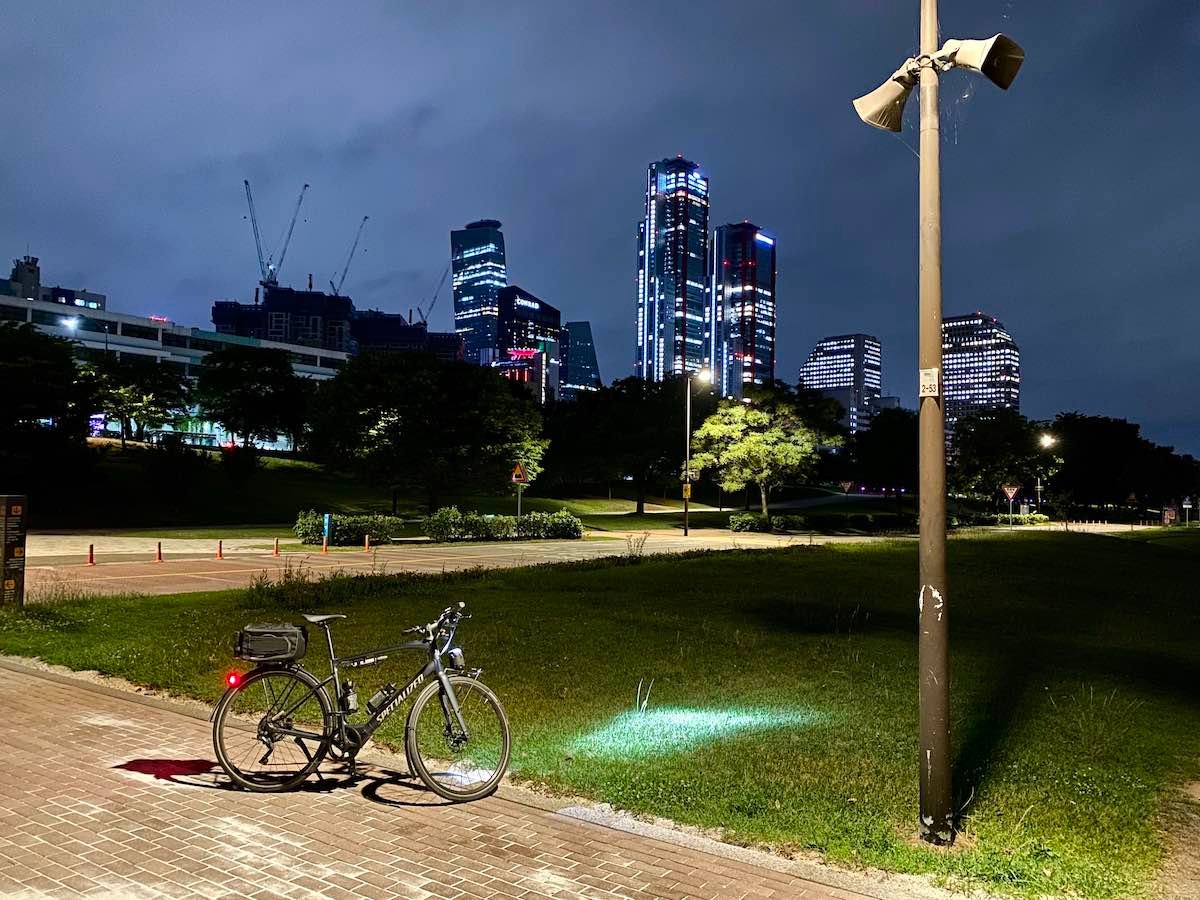 Bikerumor Pic Of The Day: A Night Riding in Seoul