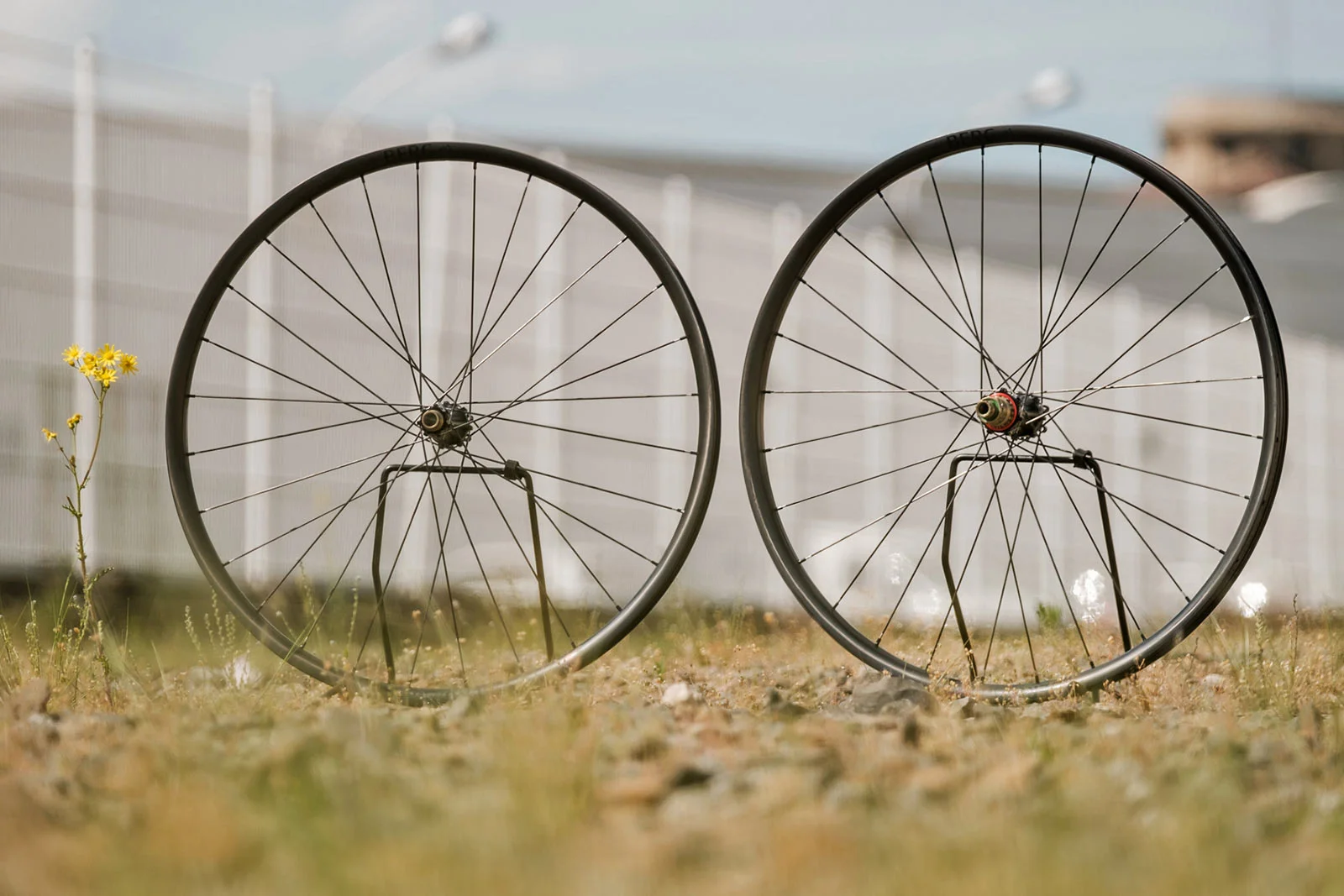 Light-Wolf builds ultralight 930g, 30mm internal mountain bike wheelset with Berg & Extralite