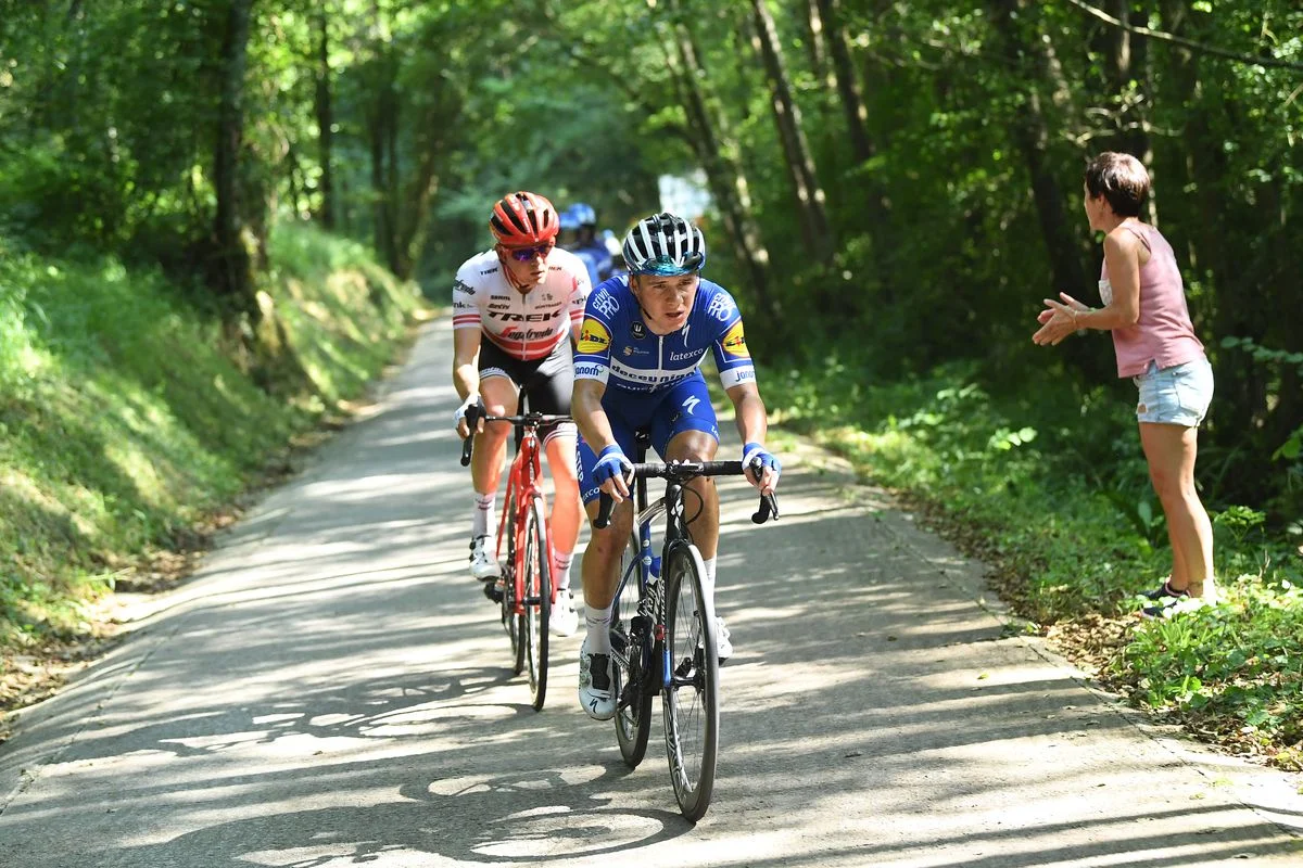 Quick Hit Review: Tour de France Parcours Gets … Creative?