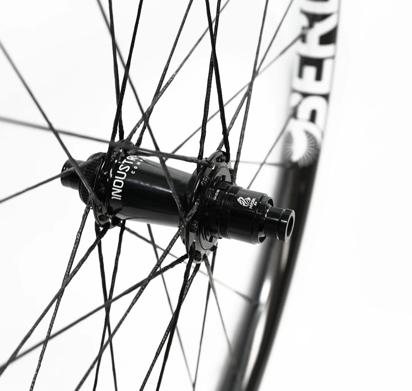 Berd Hawk30 strings wider rims into a sub-1400g trail/enduro wheelset