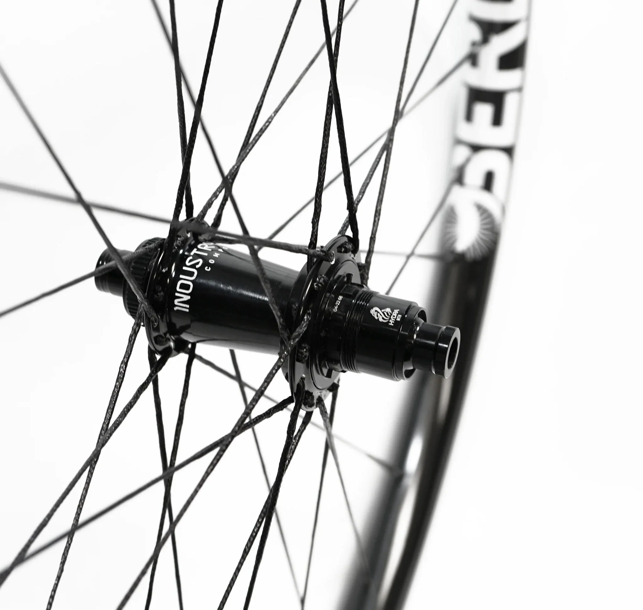 Berd Hawk30 strings wider rims into a sub-1400g trail/enduro wheelset