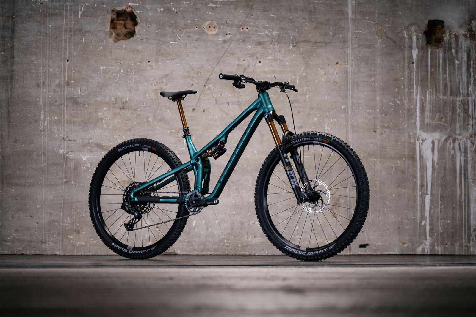 The Commencal TEMPO 125mm Trail Bike Intro’d by Hugo Frixtalon
