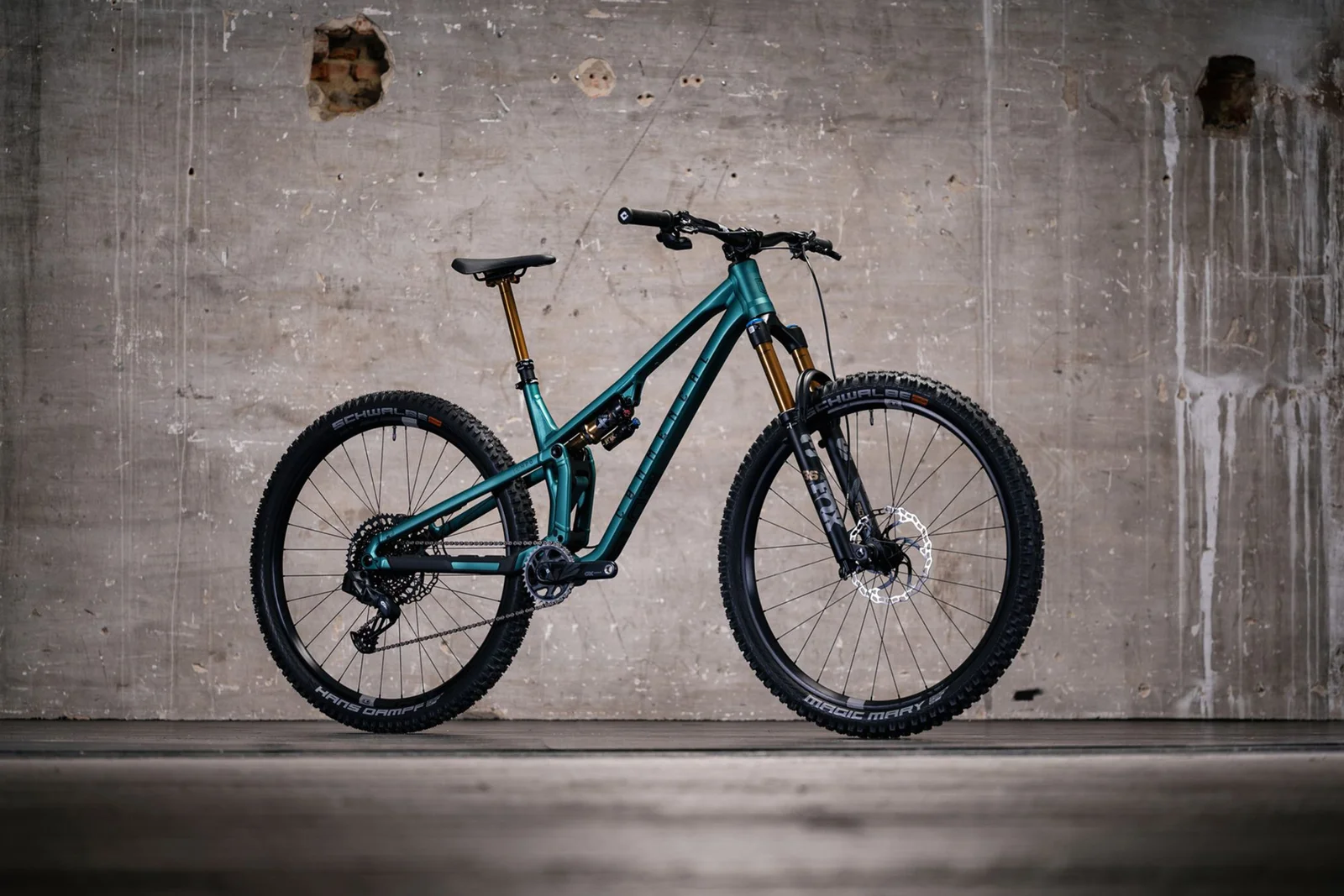The Commencal TEMPO 125mm Trail Bike Intro’d by Hugo Frixtalon