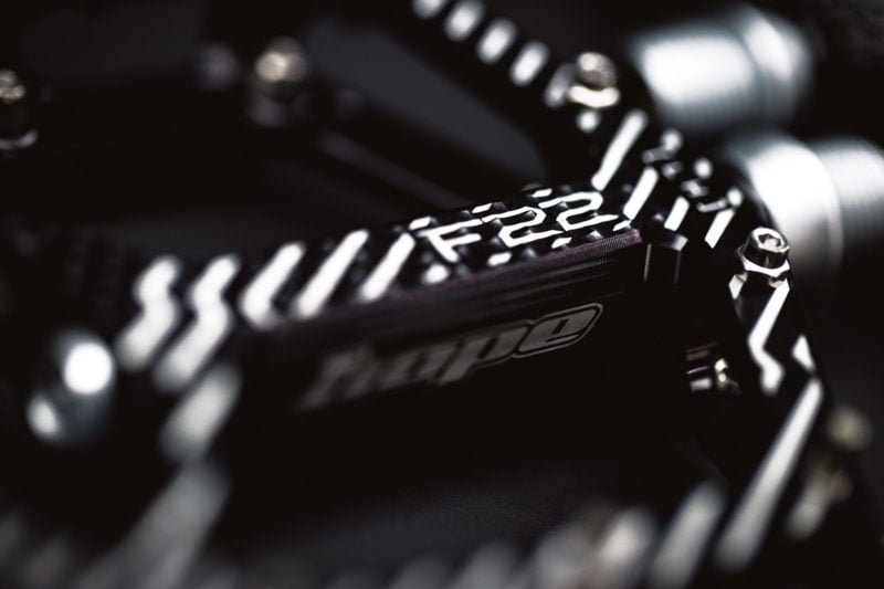 Hope F22 Flat Pedal Widens with Concavity for Better Shoe-Pedal Connection