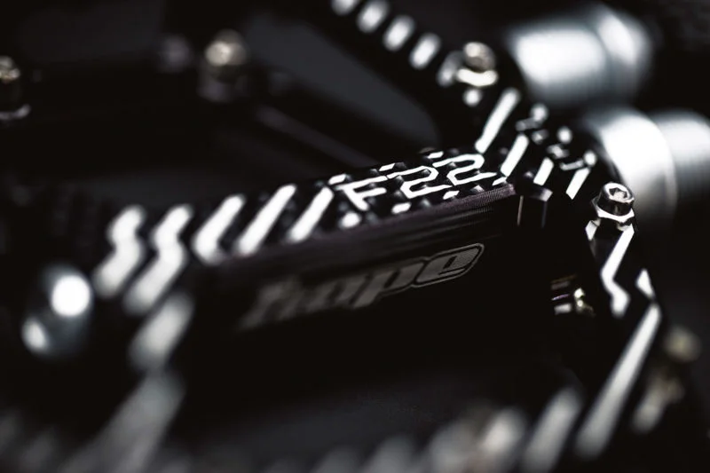 Hope F22 Flat Pedal Widens with Concavity for Better Shoe-Pedal Connection