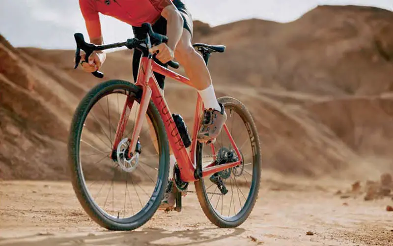 Aurum Manto Races Off-Road on Ultra-Premium, Light Carbon Gravel Bike