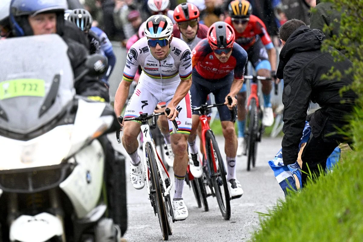 POGACAR CRASHES OUT OF LBL, EVENEPOEL TAKES EASY WIN