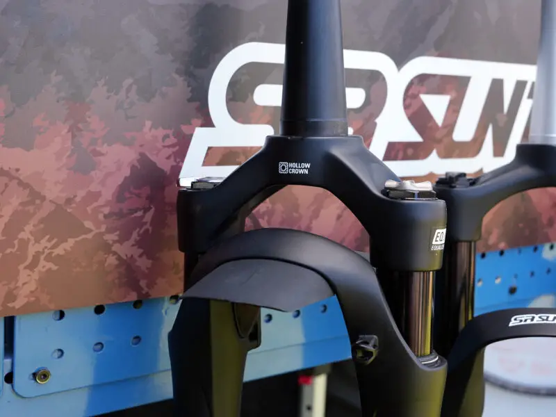 SR Suntour shows lighter, upgraded gravel, enduro & kids forks