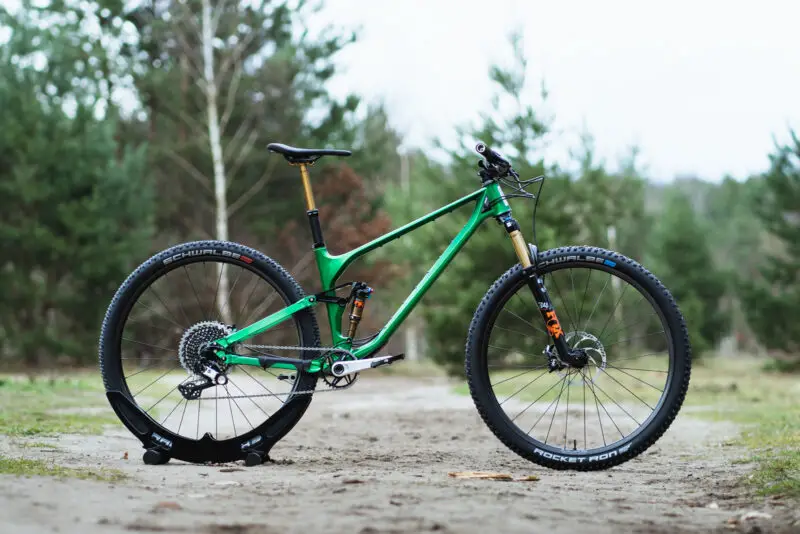 The Actofive I-TRAIN is a Short-Travel Weapon for XC, Downcountry or Trail