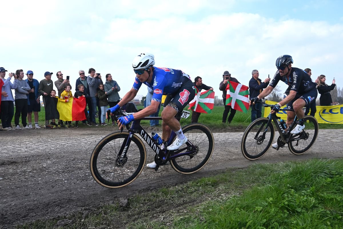 VAN DER POEL EXTENDS LEGACY WITH PARIS-ROUBAIX TRIUMPH