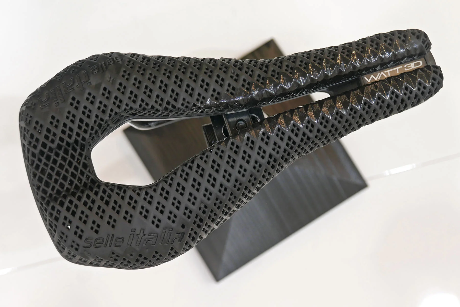 Selle Italia 3D-Prints New Watt TT & Novus Evo Endurance Saddles, Plus Eco-friendly Model Y