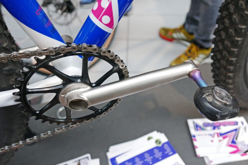 Cyber Cranks Out Tubular Steel Cranksets in Germany, Retro MTB Gravel Forks & Stems