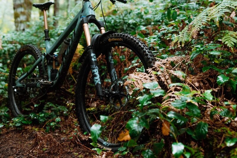 Pivot Mach 6 Switches to Mixed-Wheel Builds All Around