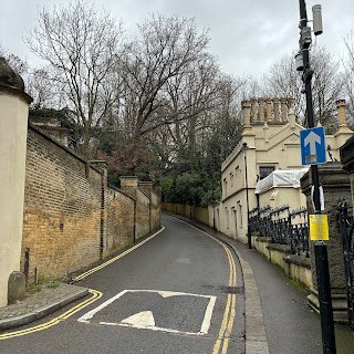 Strange Brompton goings on up Swain’s Lane!
