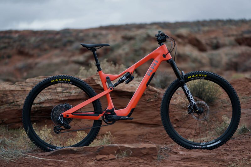 New Ari Nebo Peak eMTB is Lightweight, but Goes Long