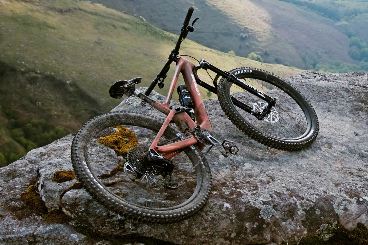 2024 Lapierre Zesty CF Remakes All-Rounder Carbon All-Mountain Bike