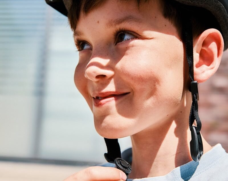 Found: Fidlock Cointrap Buckle Is a Lighter, One Handed Magnetic Closure