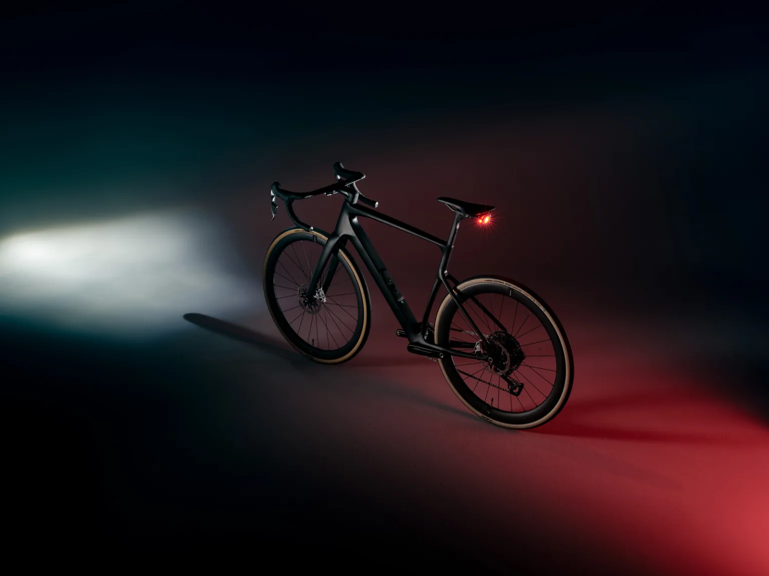 Cannondale Synapse Can Run Your Electronics from One Battery and Has Room For Snacks