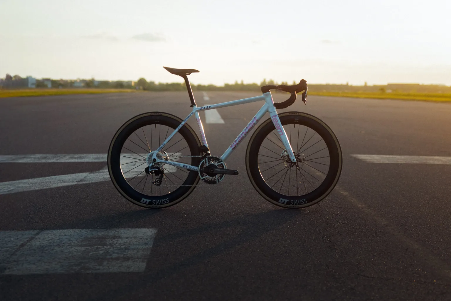 Standert Kreissäge RS Reshapes All-New Sleek Scandium Race-Ready Alloy Road Bike