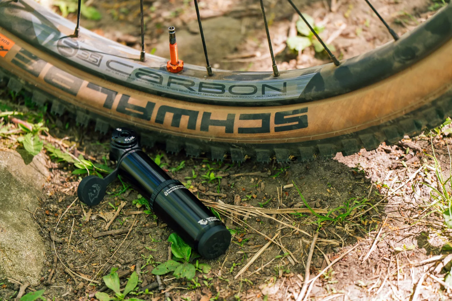 Wolf Tooth Adds Quick Clik Valves to EnCase Mini Pumps & Colorful Tubeless Valves