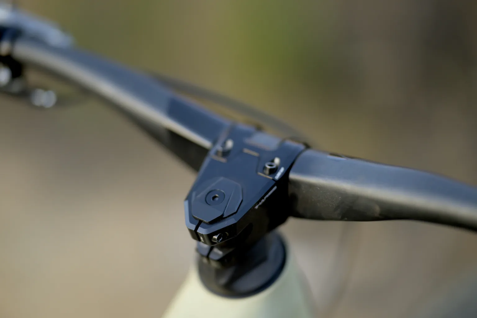 PRO Launches New Tharsis EVO Handlebar and Stem For Two-Piece Integrated MTB Cockpits