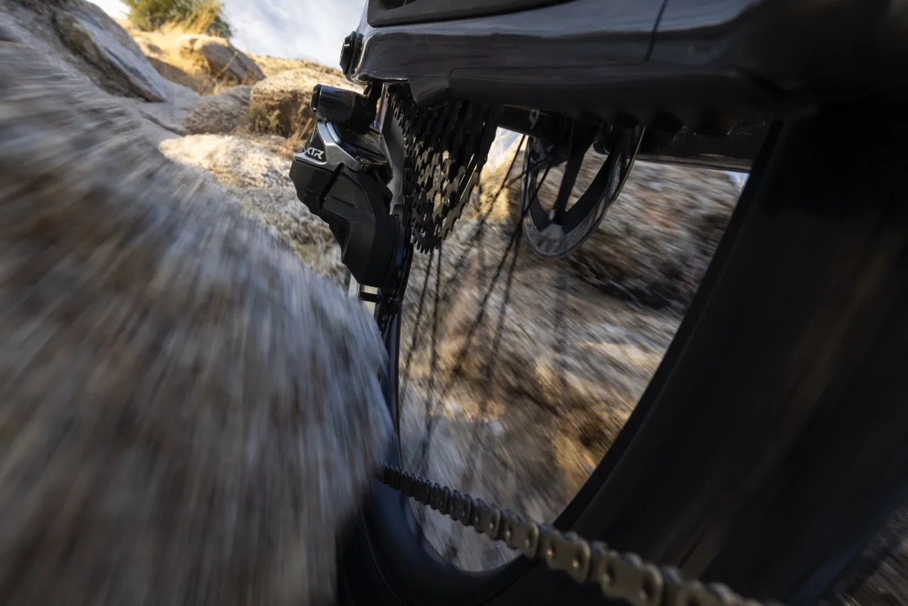 Shimano XTR Di2 is Back! New Wireless Group is Backward Compatible, Robust & Super Fast